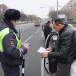 A traffic police officer demands to take a rapid drug test - pee in a jar: does he have the right and what to do?