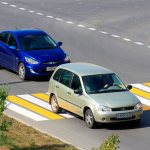 Overtaking at an intersection on the main road in traffic regulations